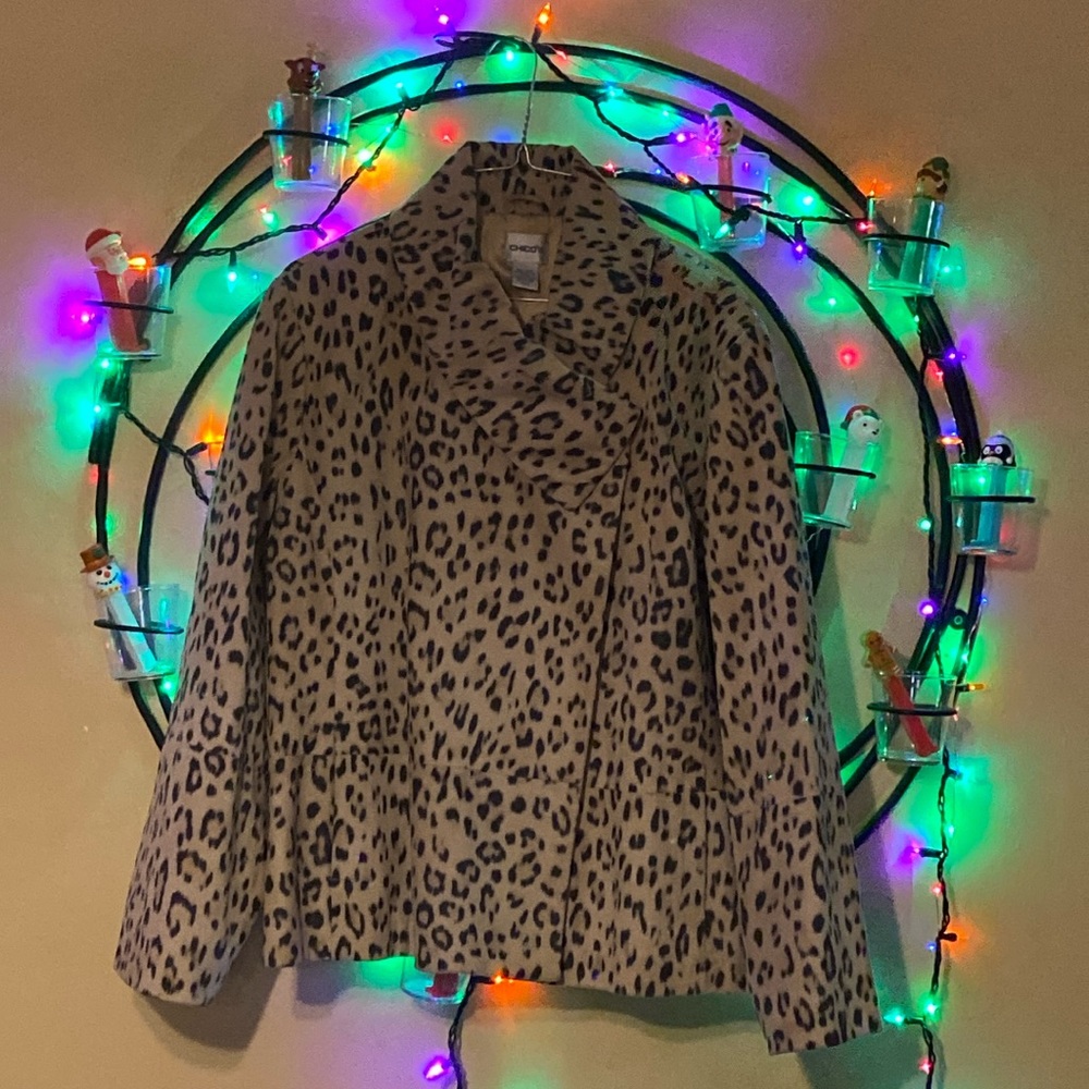 Chico’s Faux-Fur Leopard-Print Jacket. Size 3. Great condition. Waist length.